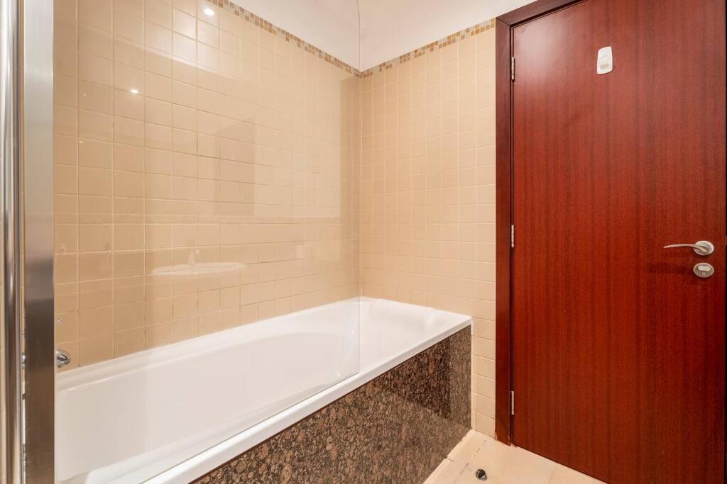Leen Homes-Jbr -Spacious 4 Bedroom Apartment ดูไบ ภายนอก รูปภาพ